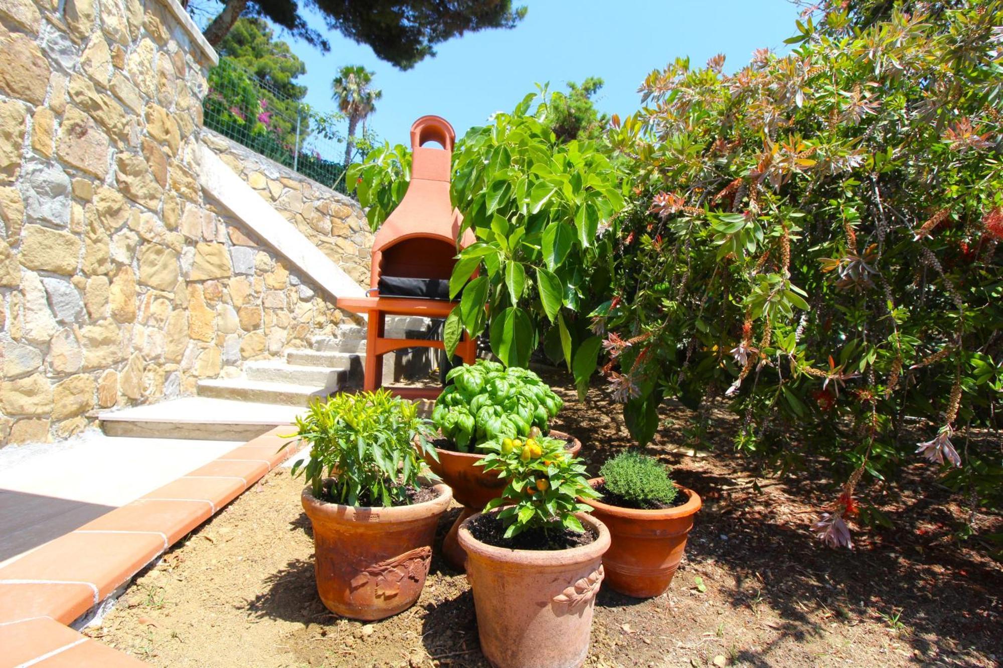 La Pace, Il Sole, Il Mare - Sanremo Casa Indipendente Vista Mare, Posto Auto Privato, Ampio Spazio Esterno Attrezzato, A Pochi Minuti Dalle Spiagge Eksteriør bilde